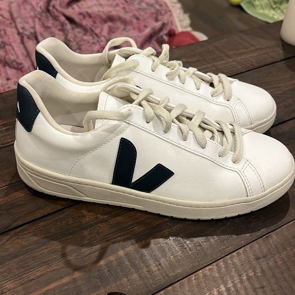VEJA URCA CWL Sneakers - Picture 4 of 16
